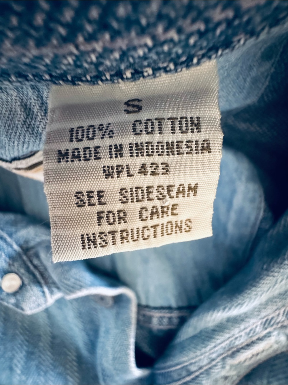 Levi's Light Blue Denim Shirt Jacket with Chest Flap Pockets - Picture 2 of 5
